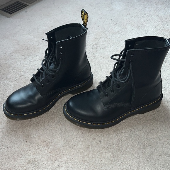 Dr. Martens 1460 Smooth Black Leather Combat Boot Women’s Size 9 - Picture 5 of 8